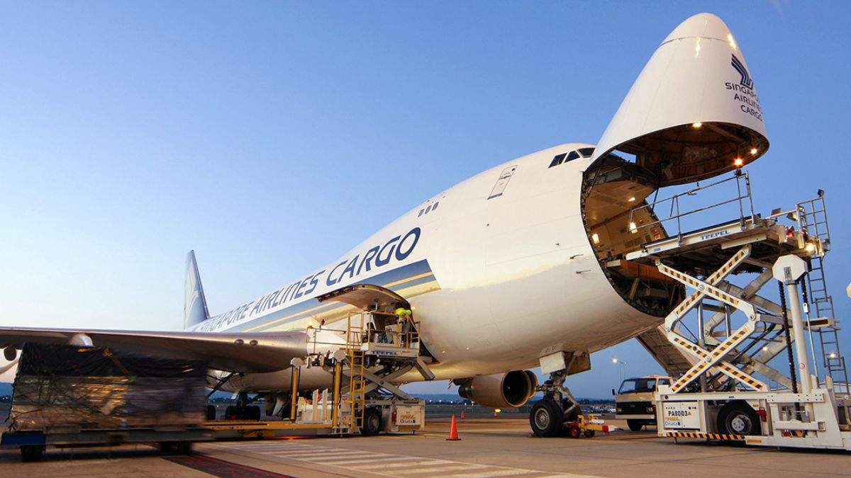 Самолет готов. B-747-400 Freighter Singapore Airlines. Боинг 747 Cargo Passenger Deck. SG Cargo Airline. 747 Cargo laughing.